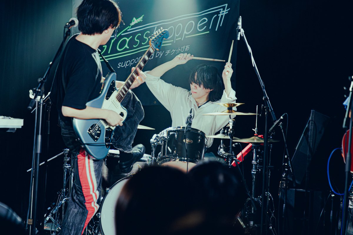 【Live Photo📸】

11/17(月)に行われたGrasshopper vol.36の
ライブフォトをアップしました📸
fan.pia.jp/grasshopper/ph…

出演
<a href="/PastelTangClub/">Pastel Tang Club</a> 
<a href="/liquidpeople66/">liquid people(リキッドピープル)</a> 
<a href="/oh_Pearls/">oh!! 真珠s / オーパールズ</a> 

📸：<a href="/_Ika8__/">いか</a>