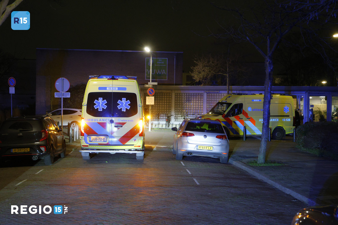 Gewonde bij steekincident in portiekwoning