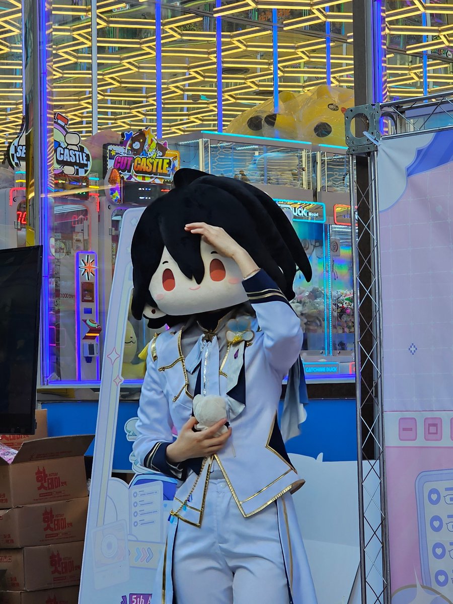 오 사쿠마 레이다 길에서 만났어요
들은데로 잘생기셨네요