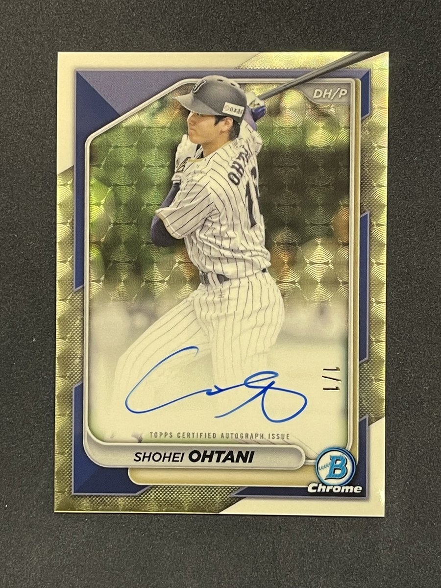 Topps's tweet photo. Shohei Superfractor autograph in his Japan threads 🇯🇵 https://t.co/5JCu1qExJH