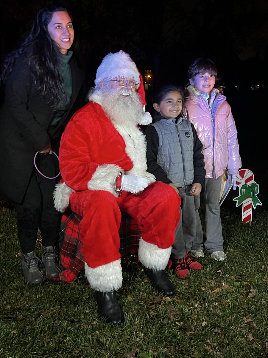 CM_LisaKaplan's tweet photo. Hello #Natomas Santa on his way to #NorthNatomas Community Park-thank you to our amazing Hosts that pull our community together for holiday cheer. @SantainD1 #bettertogether #Holidaycheer #Firetruck @SacPolice @SacFirePIO #IHSPublicSafety #Inderkum  #cadets  #santa #ONEYouth https://t.co/008oQKfeTe
