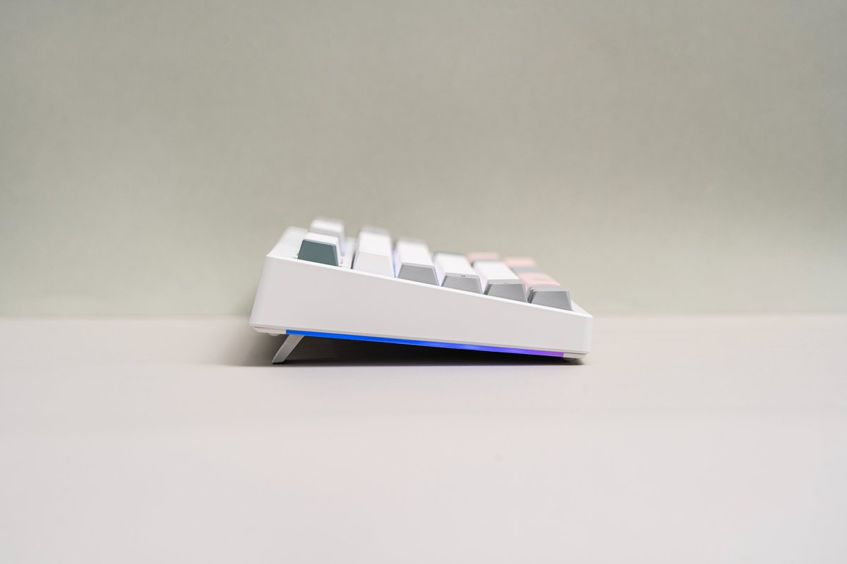 EpomakerK's tweet photo. Cute, calm, and perfectly coordinated. The TH87 in White-Gray-Pink is almost here
your dream aesthetic desk setup is loading… 💗
Stay tuned for the reveal!
#TH87 #MechanicalKeyboard #DeskSetup #AestheticDesk #CuteDeskSetup #MinimalDesk #KeyboardAddict #KeyboardLovers #Epomaker https://t.co/gADqViXELS