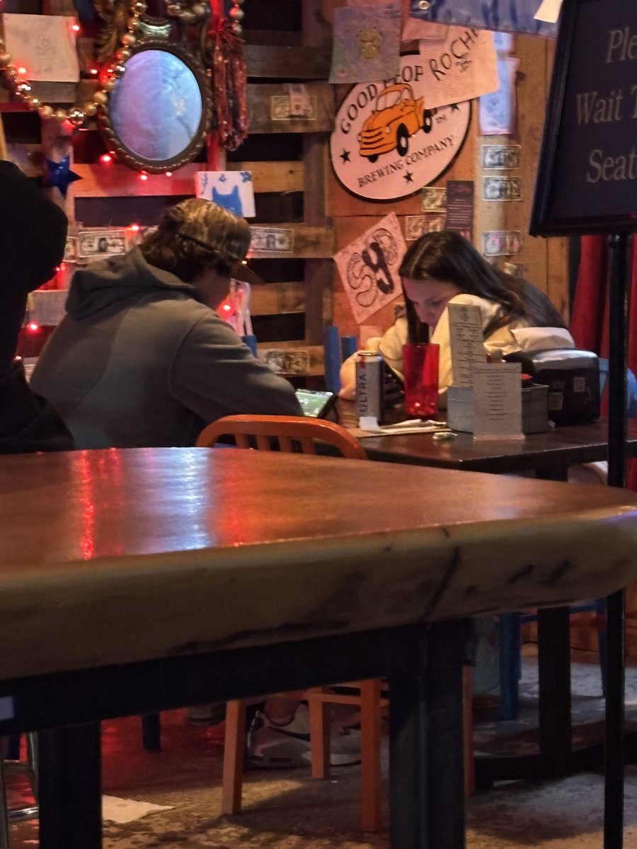 zippuh101's tweet photo. Solid date night right there. https://t.co/v3VhInPKp8