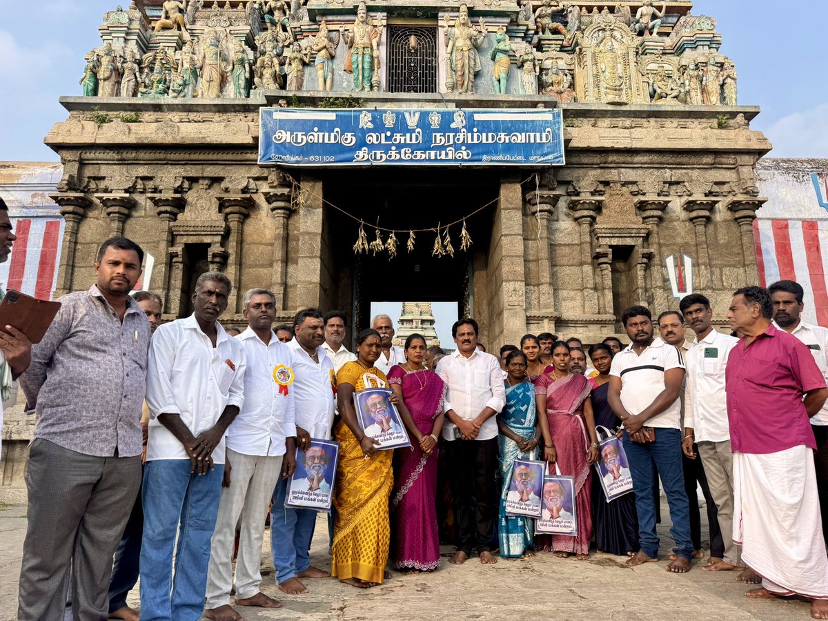 SholinghurRavi's tweet photo. தலைவர் ரஜினிகாந்த் அவர்களின் பிறந்தநாளை முன்னிட்டு ஒருங்கிணைந்த வேலூர் மாவட்ட ரஜினிகாந்த் ரசிகர் நற்பணி மன்றம் சார்பாக சோளிங்கர் அருள்மிகு லட்சுமி நரசிம்மர் ஆலயத்தில் மன்ற நிர்வாகிகளுடன் சிறப்பு பூஜை மற்றும் பிரார்த்தனை செய்து பொது மக்களுக்கு இனிப்புகள் வழங்கிய போது.

#Thalaivar @rajinikanth 
#HappyBirthdayThalaiva 
#RajinikanthRasigarNarpani Mandram 
#VelloreDist