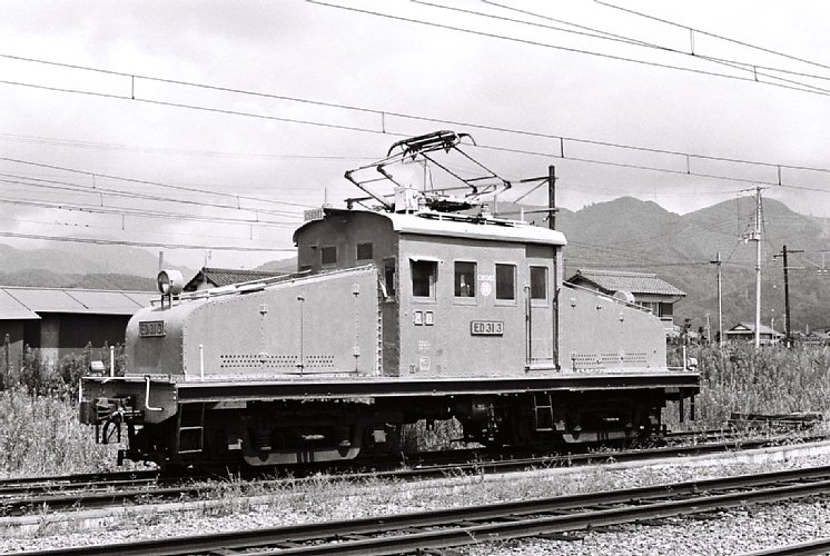 まるで装甲車ですね。😊