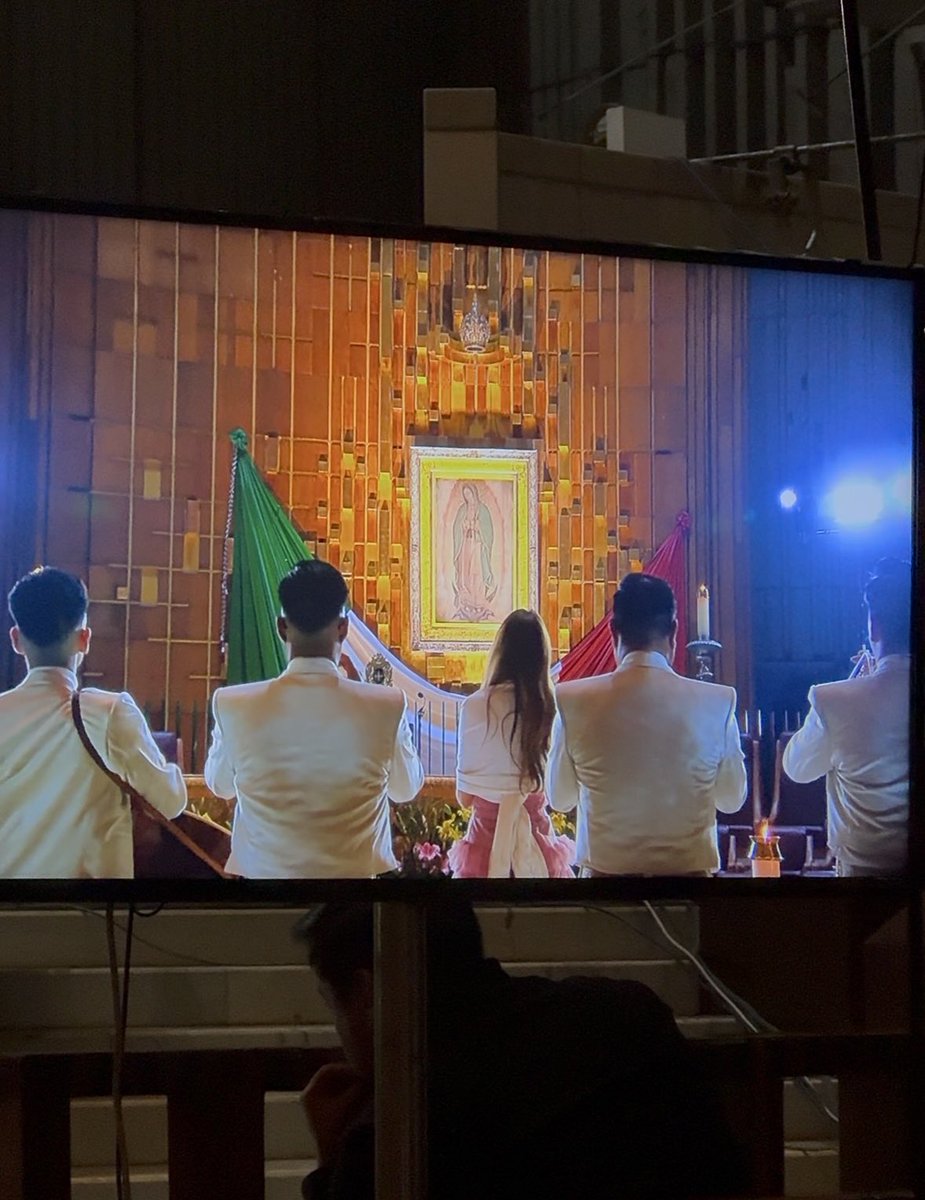 carolinaross's tweet photo. Preparándome con el corazón llenito de fe y agradecimiento para cantarle a la Virgencita de Guadalupe ~ 🥹🙏🤎 https://t.co/jLz4NjW6iH
