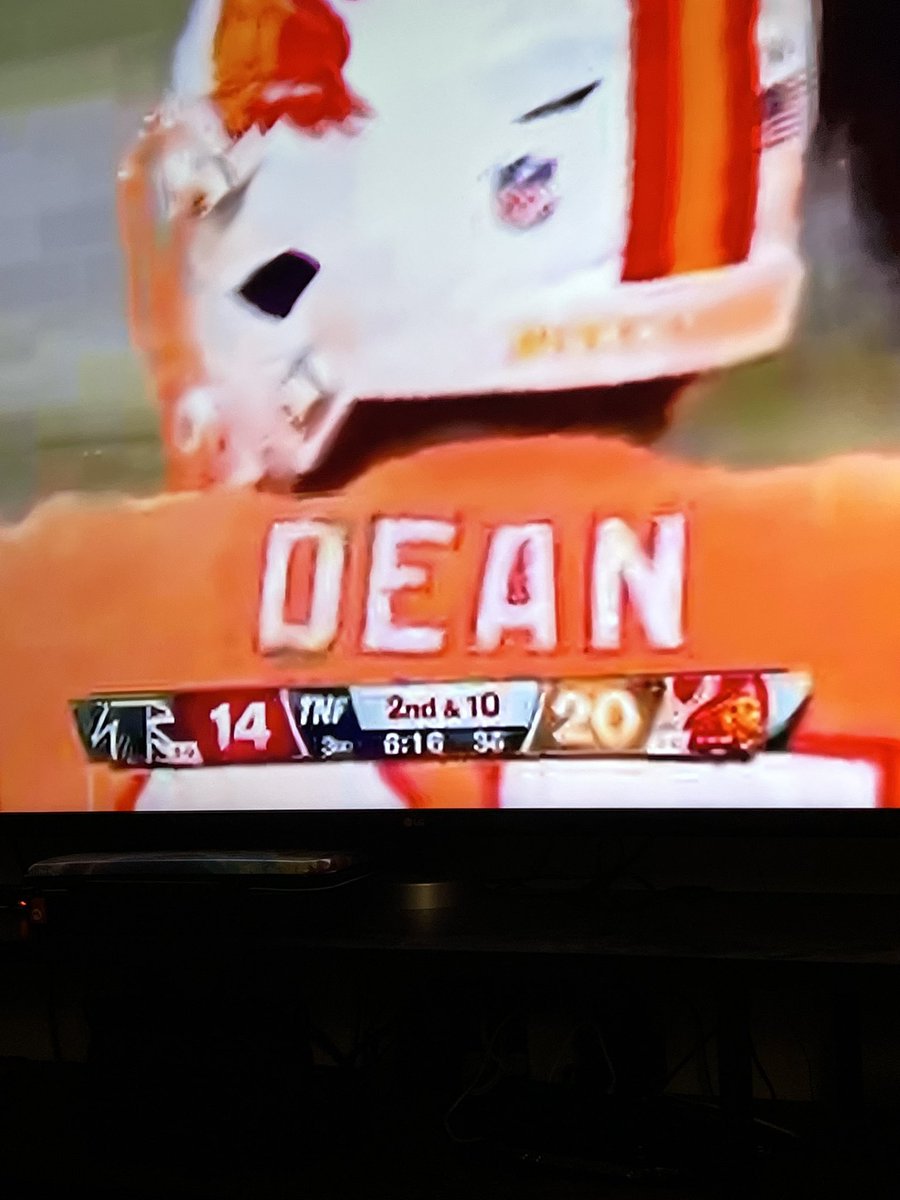 JamminJim420's tweet photo. @PrimeVideo @NFL What the hell is this video quality! Like I’m back in 1990. And this is a 4K TV and using the Apple TV 4K! But don’t worry the Ads are crystal fucking clear https://t.co/tFghe1C4K6