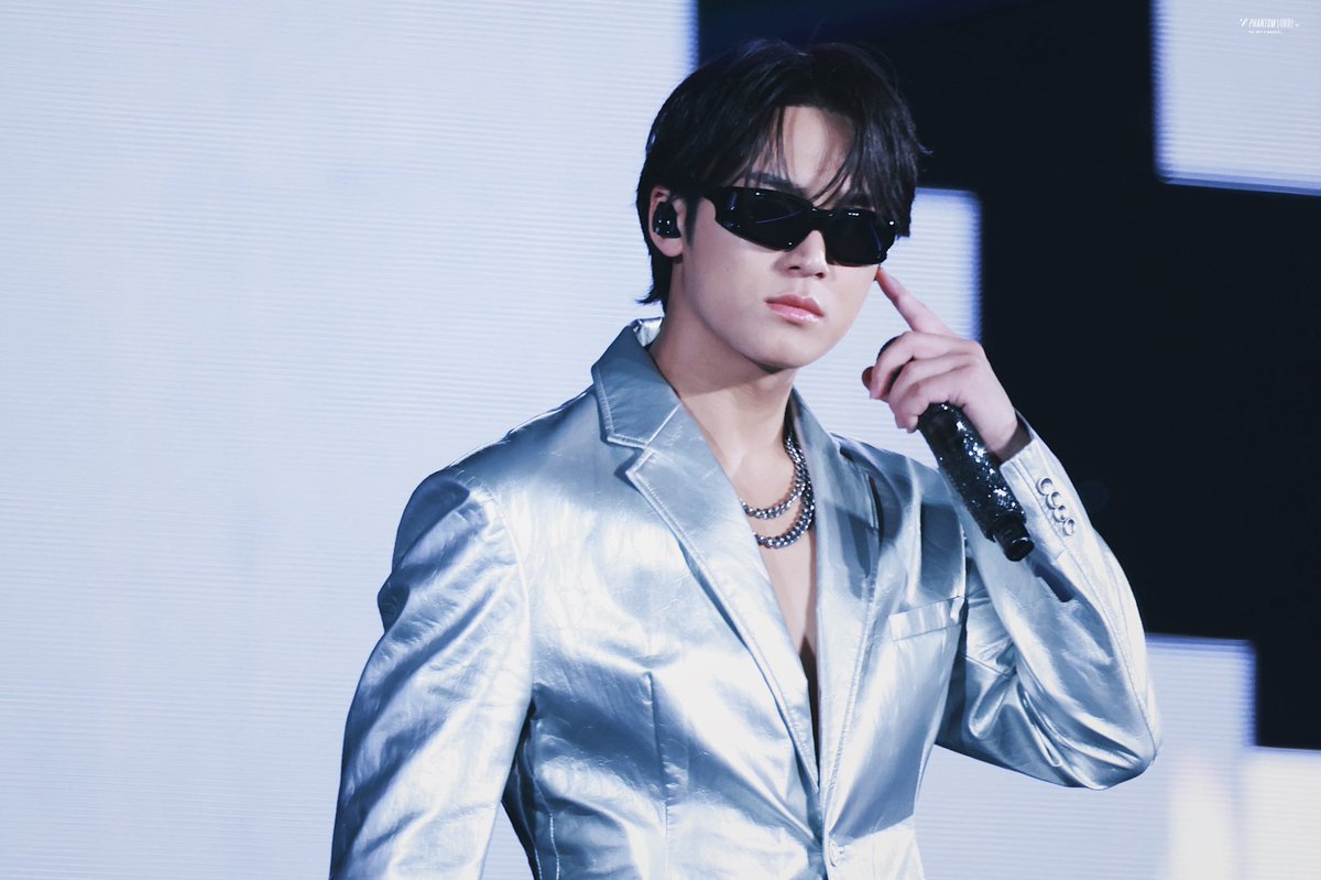 ph970406's tweet image. 𝙎𝙡𝙞𝙫𝙚𝙧.🔥
𝘾𝙖𝙡𝙡 𝙞𝙩 𝙗𝙖𝙘𝙠.🖤

@pledis_17 
#민규  #MINGYU #세븐틴 #SEVENTEEN