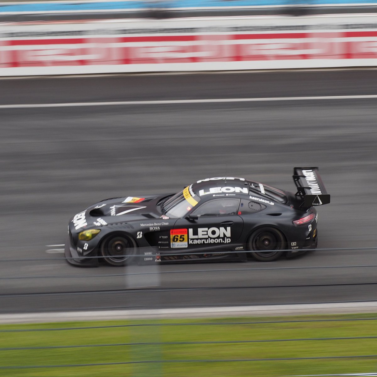 ne2_toshi_2's tweet photo. 2019 AUTOBACS SUPER GT
Round 2 FUJI GT 500km Race

GT300 Class
K2 R&amp;D LEON RACING
#65 LEON PYRAMID AMG
黒澤 治樹 選手
蒲生 尚弥 選手

#SUPERGT 
#富士スピードウェイ 
#LEONPYRAMIDAMG
#黒澤治樹 
#蒲生尚弥 
#K2RDLEONRACING https://t.co/NLmtNgAKOV