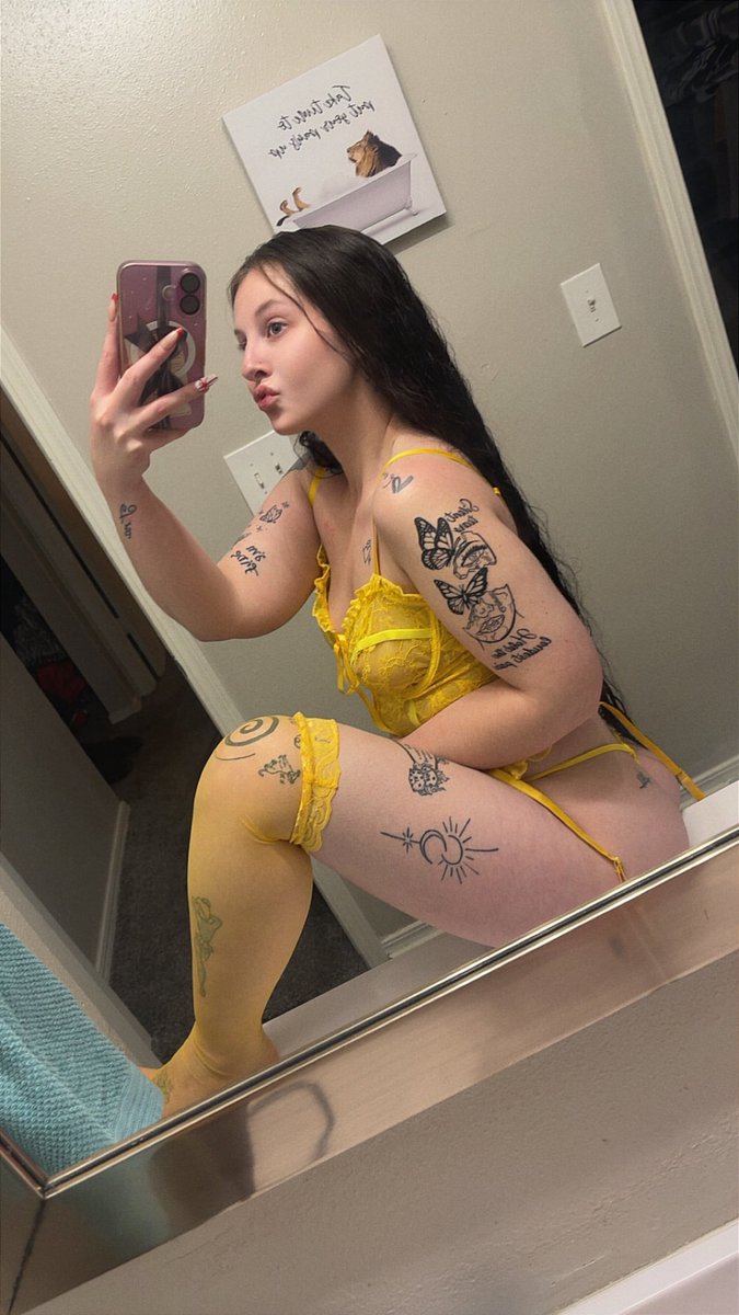 Do you like me in yellow? 💛