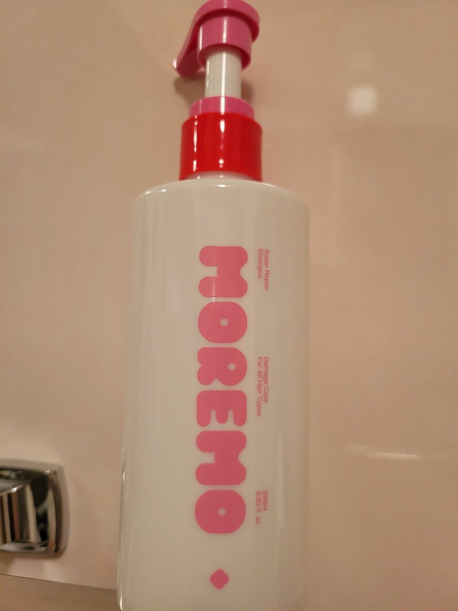 最近の使いきり② リムーバー、シャンプー、リップケア シャンプー2つ