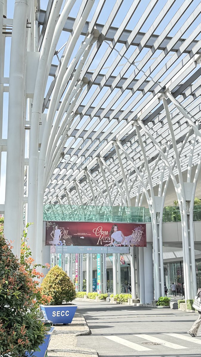 CapriPham tweet media