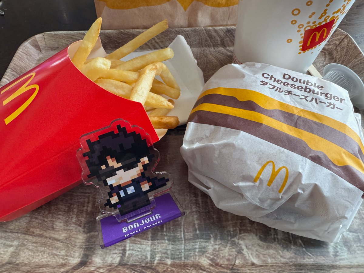 お昼休みにマックチャレンジ成功！ 人生初ダブチいただきます