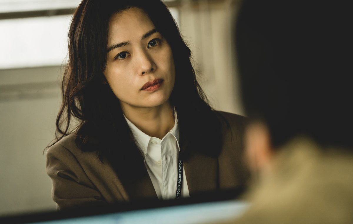 aldi80s's tweet image. A friend told me to watch "Hellbound", a Korean horror drama. Despite my reluctance to do since I'm not so into K-dramas. But I got hooked since they deals with religious madness, heresies and conspiracy. Of course, I had so many arguments against them.

#Korea #Kdramas #KHorror