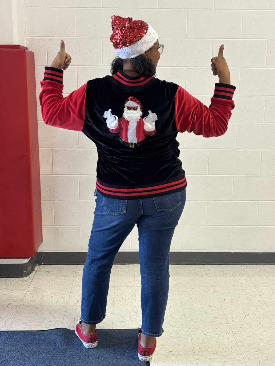 Shaye_Carpenter's tweet photo. Santa Baby! https://t.co/KSA906MbMh