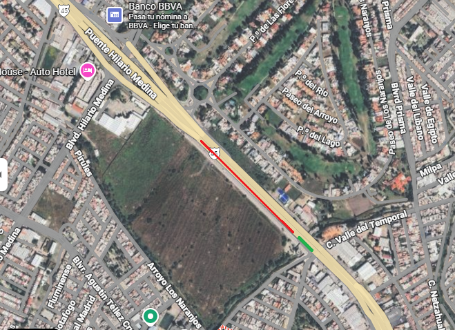 chomp78's tweet photo. @municipio_leon Quién fue el "genio" que se encargó de esta obra? Todo el tramo rojo desperdiciado en una salida a una calle "muerta" y solo lo verde para incorporarse al Libramiento 🤦‍♂️🤦‍♂️🤦‍♂️
Se sigue haciendo la misma fila enorme en ese tramo.
Por favor, todavía se puede corregir. https://t.co/8IpO0UngSk