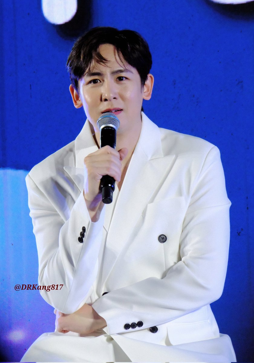 DRKang817's tweet photo. 251207 | Nichkhun x Prove+ 팬미팅
🫖초등학생 때부터 줄곧 오빠를 좋아했어요.
제 모든 여정에 힘이 되어줘서 고맙고, 사랑해요.
🐨도대체 몇 년 된 거예요?
🫖9살 때부터요👶
🐨TV 보는 거 엄마가 허락해줬어요?🤪
🫖콘서트는 돈이 없어서;;
오빠가 대출 좀 해줘봐요
🐨대출 대신 로또 번호 힌트는 어때요?
내년을 위해서 돈을 좀 모아 둬요😎
👤👥️👥️👤👤꺄아아악!!!!
🐨지금 말해둘게요. 돈 좀 모아두세요!
🐨내년 중간쯤…연말쯤…?😝
#닉쿤 #NICHKHUN #นิชคุณ #2PM
#EXCLUSIVEPLUSFANMEET
#NichkhunxProveplus