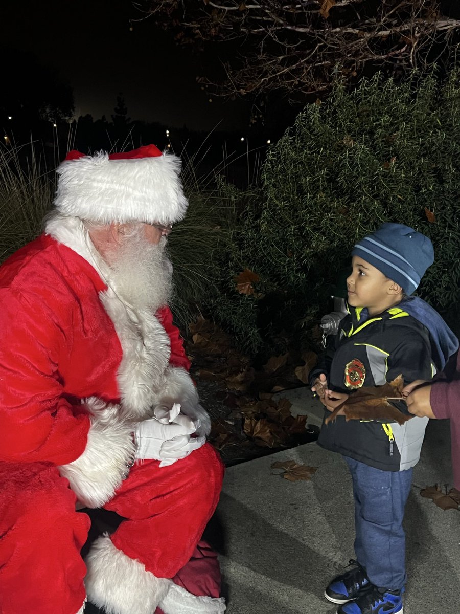 CM_LisaKaplan's tweet photo. Thank you once again - we had a blast north Natomas.  Holiday cheer is on its way to #MeadowsPark-see you soon. Thank you to our amazing community for hosting @SantainD1 #Santa #Firetruck #Holidaycheer #bettertogether #ONEYouth https://t.co/bVGcPRMlo5