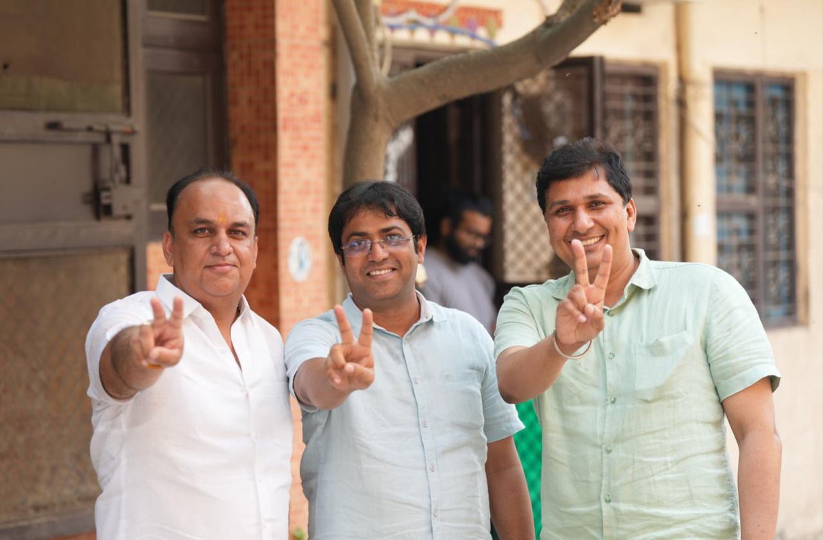 RavinderBalyan_'s tweet image. दिल्ली प्रदेश @AamAadmiParty के अध्यक्ष, दिल्ली सरकार के पूर्व कैबिनेट मंत्री एवं ग्रेटर कैलाश विधानसभा के पूर्व विधायक माननीय @Saurabh_MLAgk  जी को जन्मदिन की हार्दिक बधाई एवं शुभकामनाएँ।

आप सदा स्वस्थ रहें, दीर्घायु हों और अपने कर्म व विचारों से समाज की सेवा यूँ ही करते रहें!…