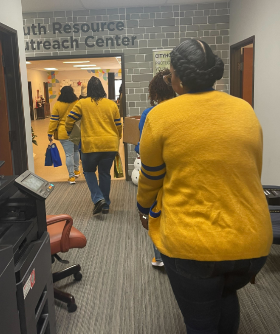 SGRhoPlano's tweet photo. On the 5th day of the 7 Days of Sigma, LUS delivered ethnic hair care products to City House. They provide shelter, stability, and support to youth experiencing abuse, neglect, or homelessness.
#sgrhoplano #lusplano #seeyourselfhere #7daysofsigma #greaterservicegreaterprogress https://t.co/BIKD7fvejB