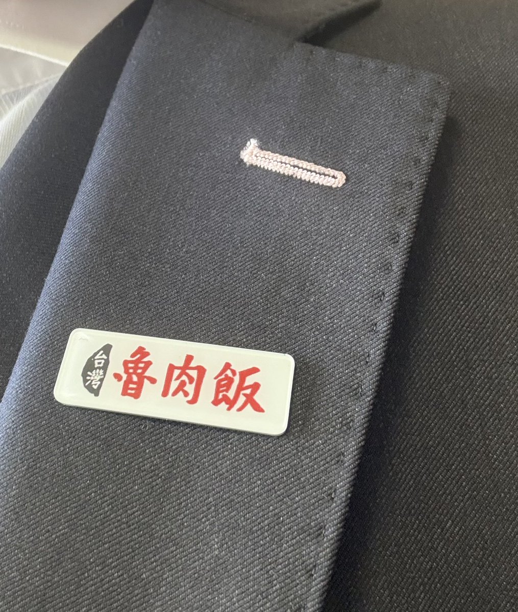 どちらにしようか、迷っている。つい買ってしまったが反省はしていない。 どちらにしようか、迷っている。つい買ってしまったが反省はしていない。
