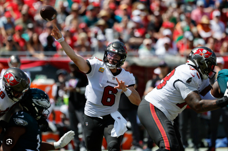RedmondHel36373's tweet photo. Chase McLaughlin drills 52-yarder as time expires — Buccaneers take down Falcons 23-20! . More >> https://t.co/eWBPMyt0WB

#BucsWin #GameWinningKick #ThursdayNightFootball #BucsVsFalcons #NFL https://t.co/kTk1Qdxw6j