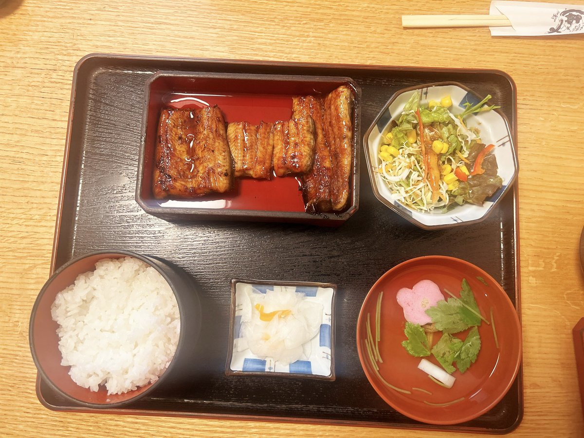 interwave12cub's tweet image. 遅ればせながら、こんにちは！
今日の桜島です。
天気は快晴！空気もウマイ！
素晴らしい朝になりました。

今日のお昼は久しぶりの「うなぎの藤井」の鰻重(^ ^)
やっぱり美味しいですね。

今日も一日、元気に楽しんでいきましょう！！！