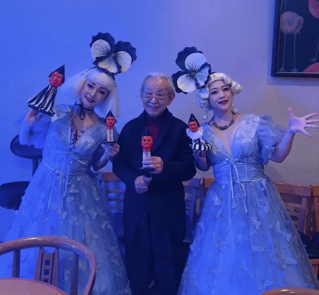sachidom's tweet photo. そして昨夜厚賀人形店10代目厚賀新八郎さんとお会いできました✨
しかも貴重な最新金太さんを連れて♥️
これから一緒に世界中を沢山旅しようね♪
厚賀さん最近はずっと黒色すみれを聴きながら製作してくださっているのだそう😍嬉！
#これからも金太LOVE

https://t.co/ScTegt3kkC https://t.co/9eUbcEDSuY
