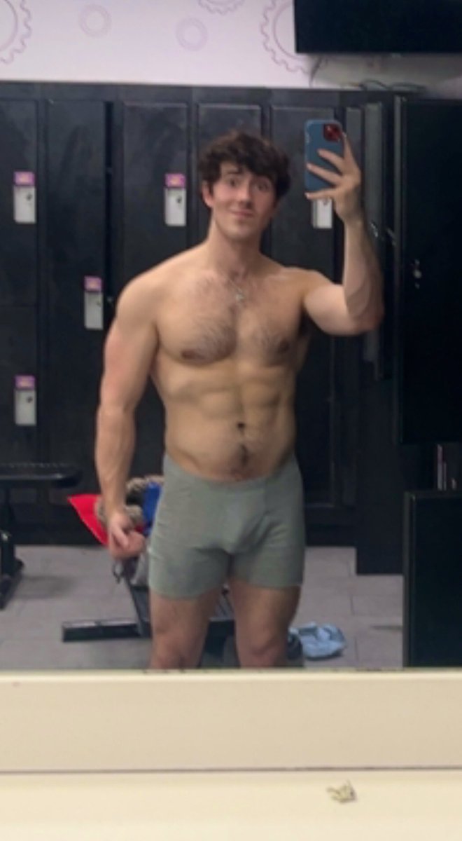 willtthefourth's tweet photo. Brooklyn chest day! https://t.co/Z2O5qZGwjX
