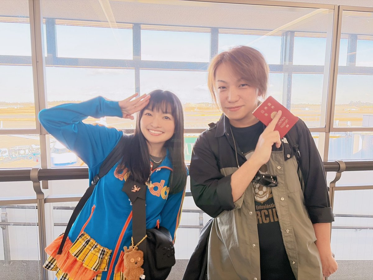 #YOFFY さんと一緒に高雄に向かいますー♪♪
いってきまーす！！

明日のライブ、お待ちしてますねー✨✨

#英雄大出動