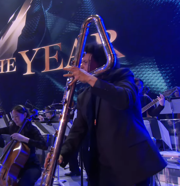 JordanMaison's tweet photo. Flute guy having a different, bigger, type of flute every time they cut to him is genuinely one of the best things #TheGameAwards has done. https://t.co/jGFZuAiReS