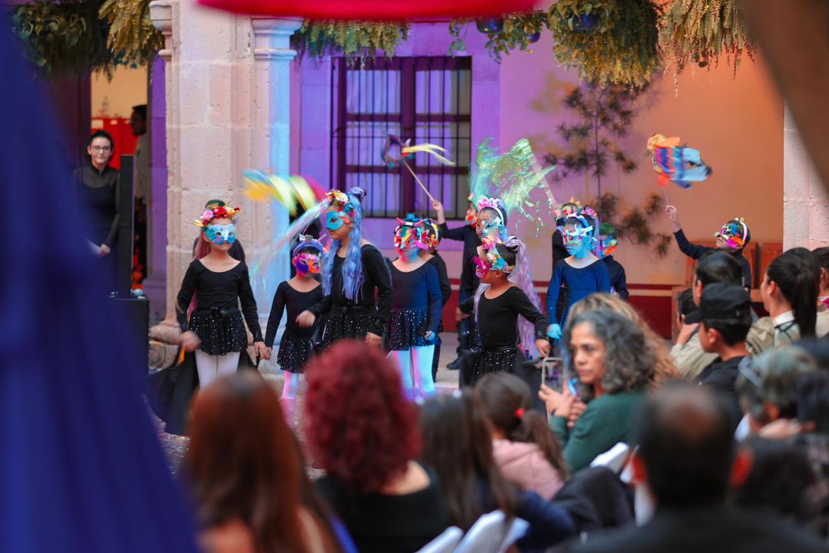 🌈🐉 Niñas y niños del Semillero Creativo de Casa Cuna “Plácido Domingo” brillaron en la pasarela “Vuelo Alebrije”, mostrando diseños hechos por ellos mismos. 🎨✨
#EcoDiario #Zacatecas #VueloAlebrije #ArteInfantil #Alebrijes