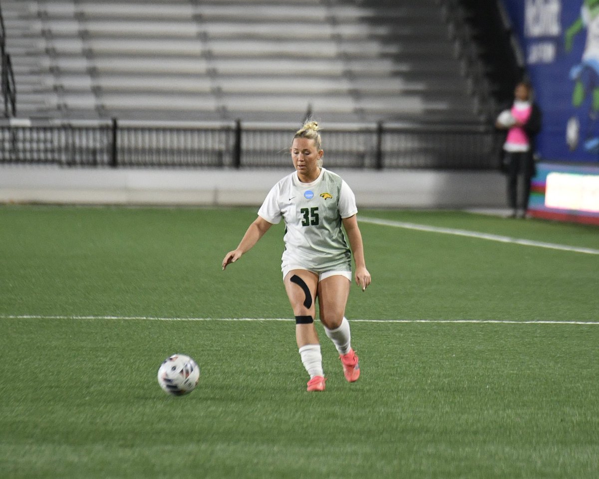 cppbroncos's tweet image. The Broncos fall to Florida Tech in the NCAA Semifinals

Florida Tech claimed a 1-0 win over @cppwsoccer in the semifinal matchup. The Broncos close out their 2025 season with an 18-3-3 record, marking the second-best season in program history.

#WeAreCPP #D2WSOC