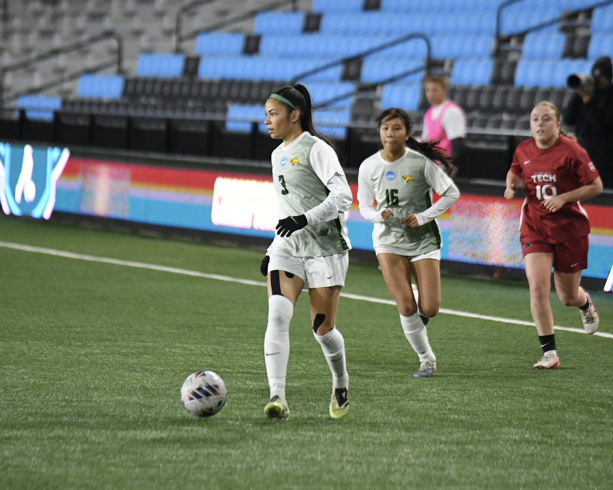 cppbroncos's tweet image. The Broncos fall to Florida Tech in the NCAA Semifinals

Florida Tech claimed a 1-0 win over @cppwsoccer in the semifinal matchup. The Broncos close out their 2025 season with an 18-3-3 record, marking the second-best season in program history.

#WeAreCPP #D2WSOC