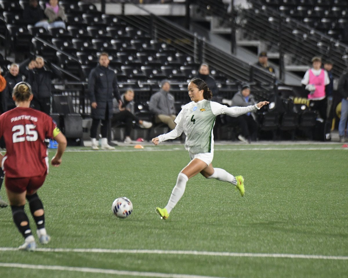 cppbroncos's tweet image. The Broncos fall to Florida Tech in the NCAA Semifinals

Florida Tech claimed a 1-0 win over @cppwsoccer in the semifinal matchup. The Broncos close out their 2025 season with an 18-3-3 record, marking the second-best season in program history.

#WeAreCPP #D2WSOC