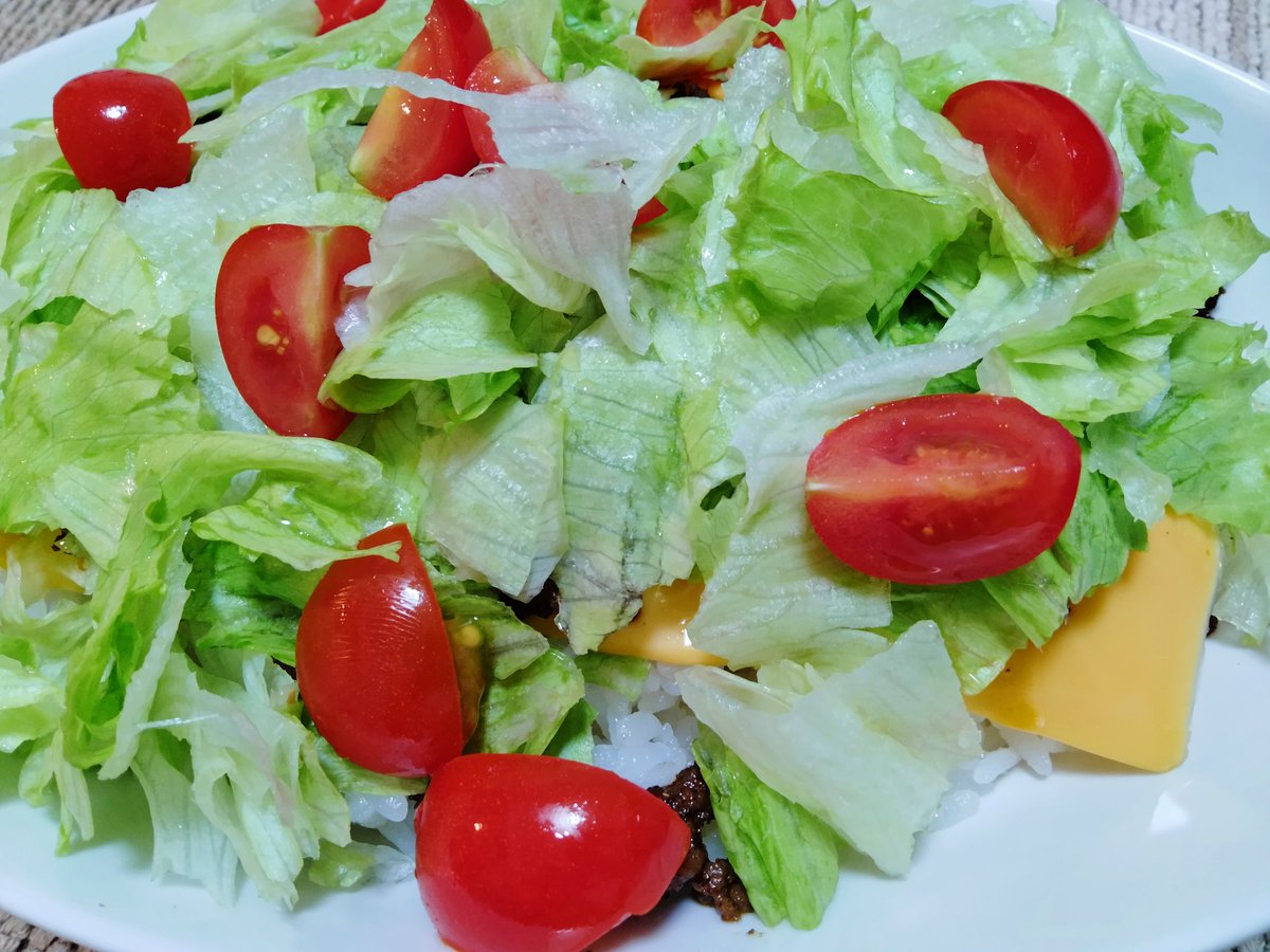 🥢今日のお弁当

今日もタコライスです❢
やっとトマト買えましたー♡

#お弁当記録 
#お昼ご飯