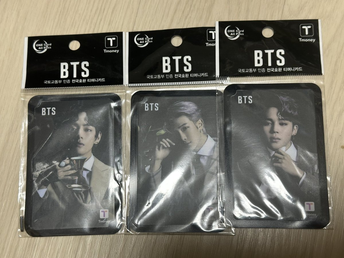annhalan47's tweet photo. 방탄소년단 미개봉 교통카드 양도 합니다 . 
뎀 주세요. 
BTS Transportation card T-money
card sell
1세트 7명 5.0 
Jk ,v 0.8 
Jm jin suga rm jh 0.7

방탄소년단 BTS 포토카드
남준 석진 윤기 호석 지민 태형 정국 
rm Jin Suga J-hope Jimin v jungkook https://t.co/zOawTc3yk8