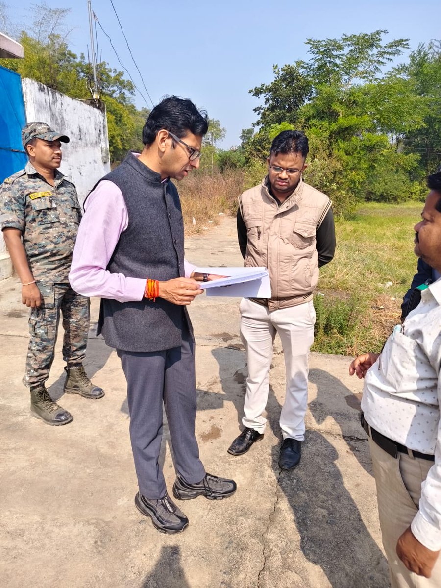 NacBijepur's tweet photo. Visit of Collector &amp; DM , Bargarh sir  to review various development projects in presence of EO , Tahasildar Bijepur https://t.co/C44IPnOOpG