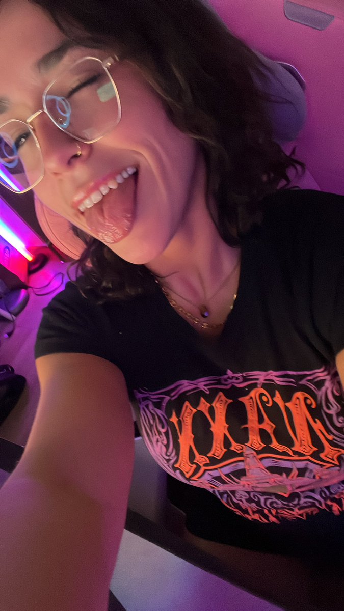 Meg 🌼 tweet media