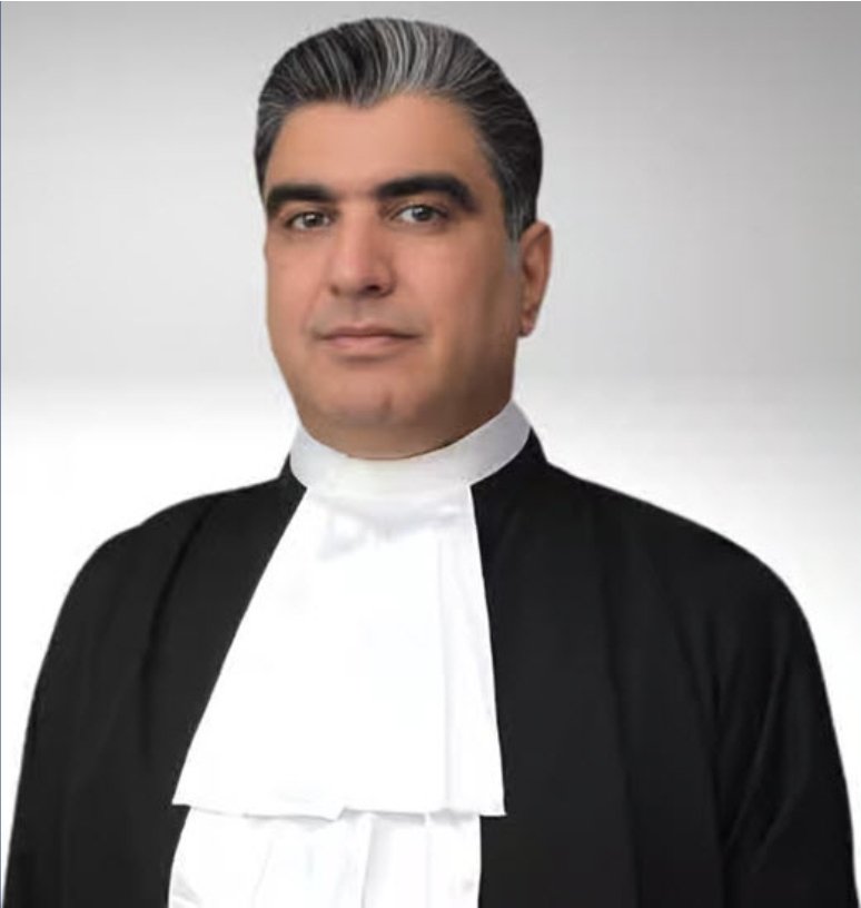 لطفا توییت زیر خطاب به کانون وکلای فرانسه را ریتوییت کنید.
<a href="/afpfr/">Agence France-Presse</a> <a href="/ProtectLawyers/">Observatoire international des avocats en danger</a> <a href="/OCousi/">Olivier Cousi</a> <a href="/batonnierparis/">Bâtonnier de Paris</a>
<a href="/CNBarreaux/">Conseil national des barreaux - les avocats</a>
Je souhaite porter à votre connaissance que #Khosro_Alikordi avocat et défenseur des droits humains, résidant à Machhad,Iran, a été retrouvé mort dans son bureau