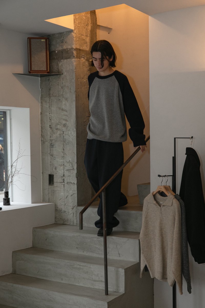 何年も愛され続けるOHOTOROラグランニット、待望のメンズサイズが