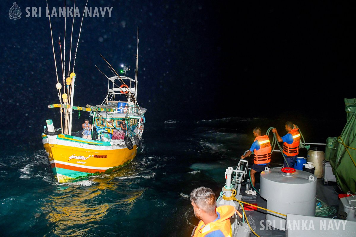 srilanka_navy's tweet image. The @SriLanka_navy executed a critical medical evacuation, rescuing an ill fisherman in severe condition 16 nautical miles off Trincomalee. #ServiceAboveSelf #RapidResponse

Read more : shorturl.at/tqsiM