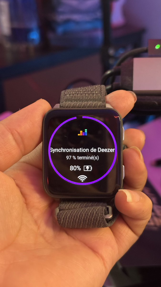 La_JennyLove's tweet photo. Mine is broken, it is showing something called VO2Max instead and it is pushing me to go out to walk. 😋 #goGarmin @Garmin 

I’ll have to leave my IDE inside my MacBook. https://t.co/QHqa1lNiLU
