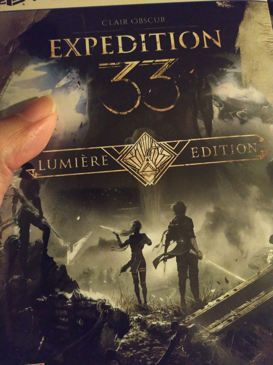 Esperando a ver si me firman este tesoro y una foto con Lorien. Va a estar muy complicado, pero se hará lo que se pueda. Agradecer también a las personas que hicieron posible que esto llegara a mis manos, también formáis parte de esto 🥰
#Goty #Expedition33 #TheGameAwards