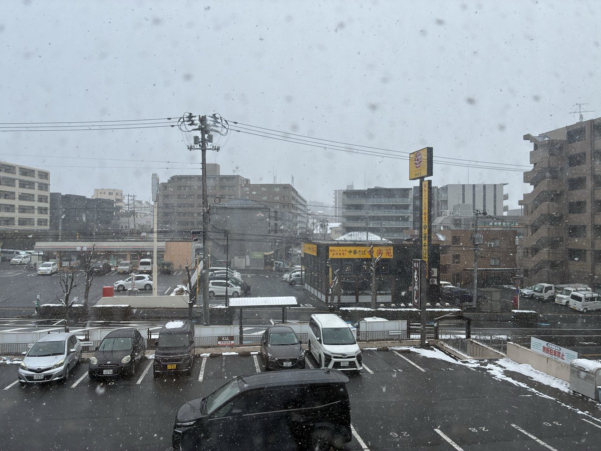 泉中央のメンズ脱毛SAMURAIです！
泉は朝から雪❄️
晴れたり弱まったりしてましたが、今はちょっとした吹雪です🥶

ご来店のお客様はお足元お気をつけ下さい！

beauty.hotpepper.jp/kr/slnH0006505…

ちなみに、今週末は珍しく日曜日より土曜日がご予約取りやすいです☺️