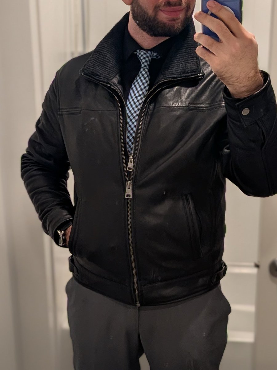 SuitVolatile's tweet photo. [14h] Does it still count as formal wear if I wear a leather jacket?

#suit #tie #leather https://t.co/rTVZTnEv2F