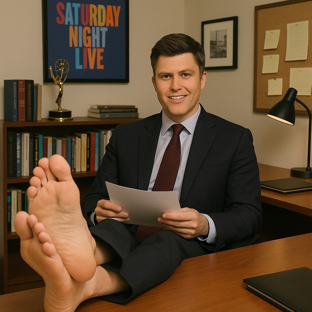 MaleAiFeetSocks's tweet photo. Long week of headlines, longer night under the lights. Colin’s just chilling barefoot, hoping someone out there appreciates the view. https://t.co/AENFvlk1oB