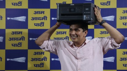 HiMyselfHarsh's tweet image. Happy Birthday @Saurabh_MLAgk bhai!!!
🌻🌻🌻🌻🌻🌻🌻
you have come a long way!!! And believe me it&apos;s the start of something big, 

just never stop being true to delhiites and us!!!!

(our return gift would be you again making casual vlogs for yt channel🥹)