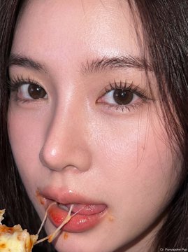 Nano Banana Pro

Creation in @sousakuai 

Base Prompt @KusoPhoto 

Upscale the character in the firs