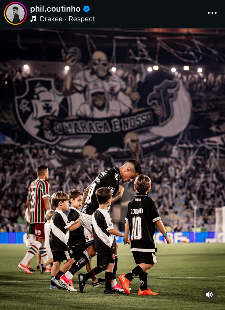 💢❤️ Nosso. 

O craque e o Maracanã.